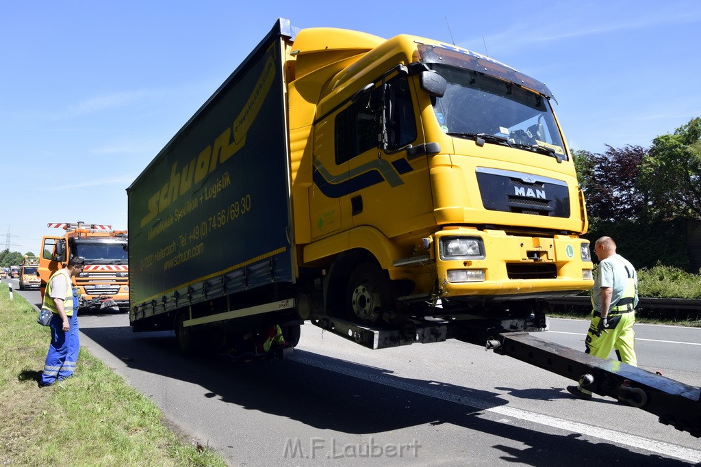 LKW in Boeschung A 3 Rich Frankfurt Hoehe Roesrath Lohmar P261.JPG - Miklos Laubert